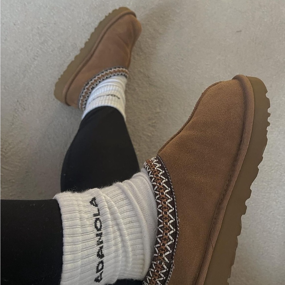 NWT UGG Tasman in Chestnut/Brown Sheepskin Fur Slippers | Fall Closet Staple - Picture 4 of 8